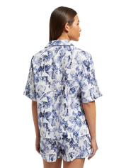 Linen Camp Shirt