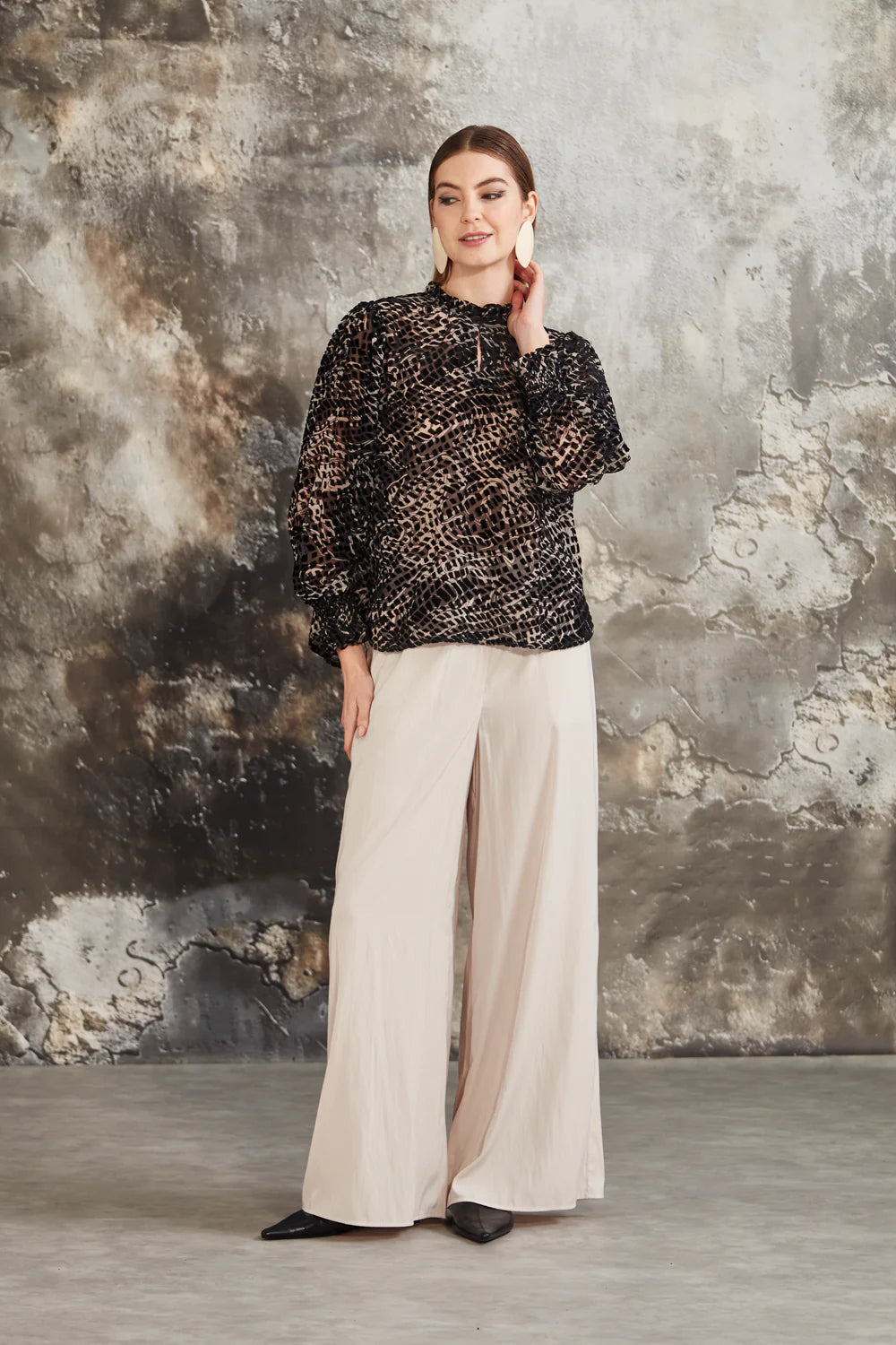 CarlaBlouse9695JXBlackBakerPant9185TJXChampagne_0.webp