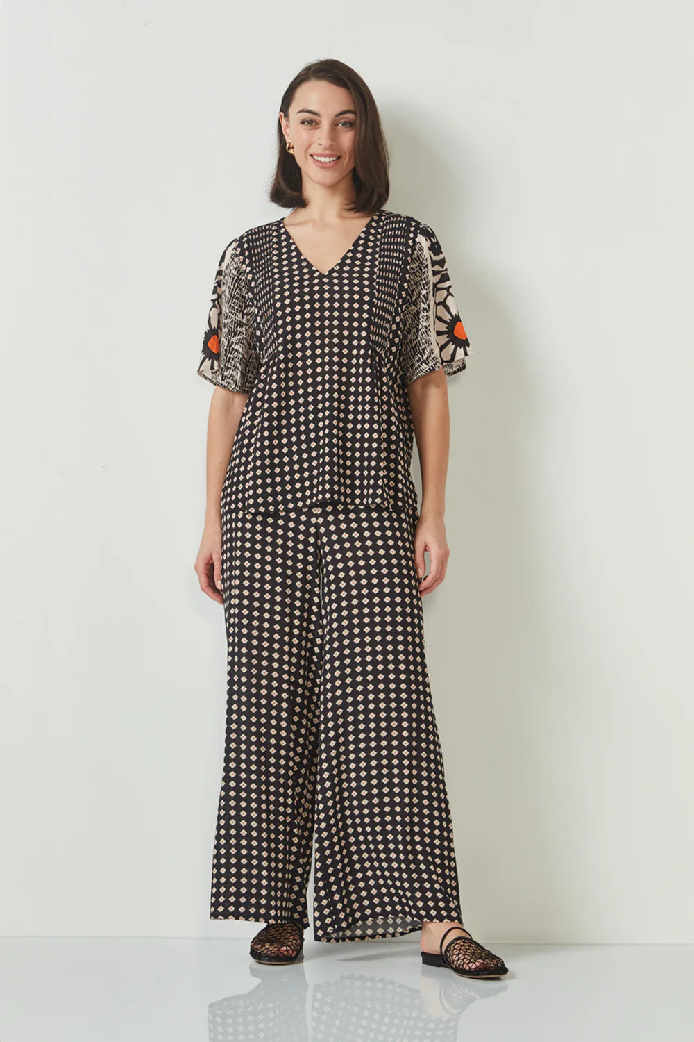 Inspire_Top_9470WT_Black_Print_Inspire_Pant_9529WT_Black_Print_1.webp