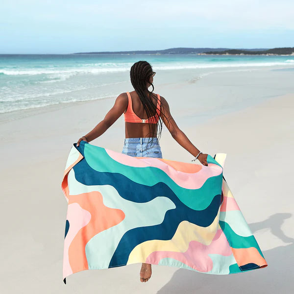 02_BAYOFFIRES22-TOWLB-SGW-GETWAV-109-SQ-X3_600x_2d3af256-d3a9-4439-8309-fc6191f4e904.webp
