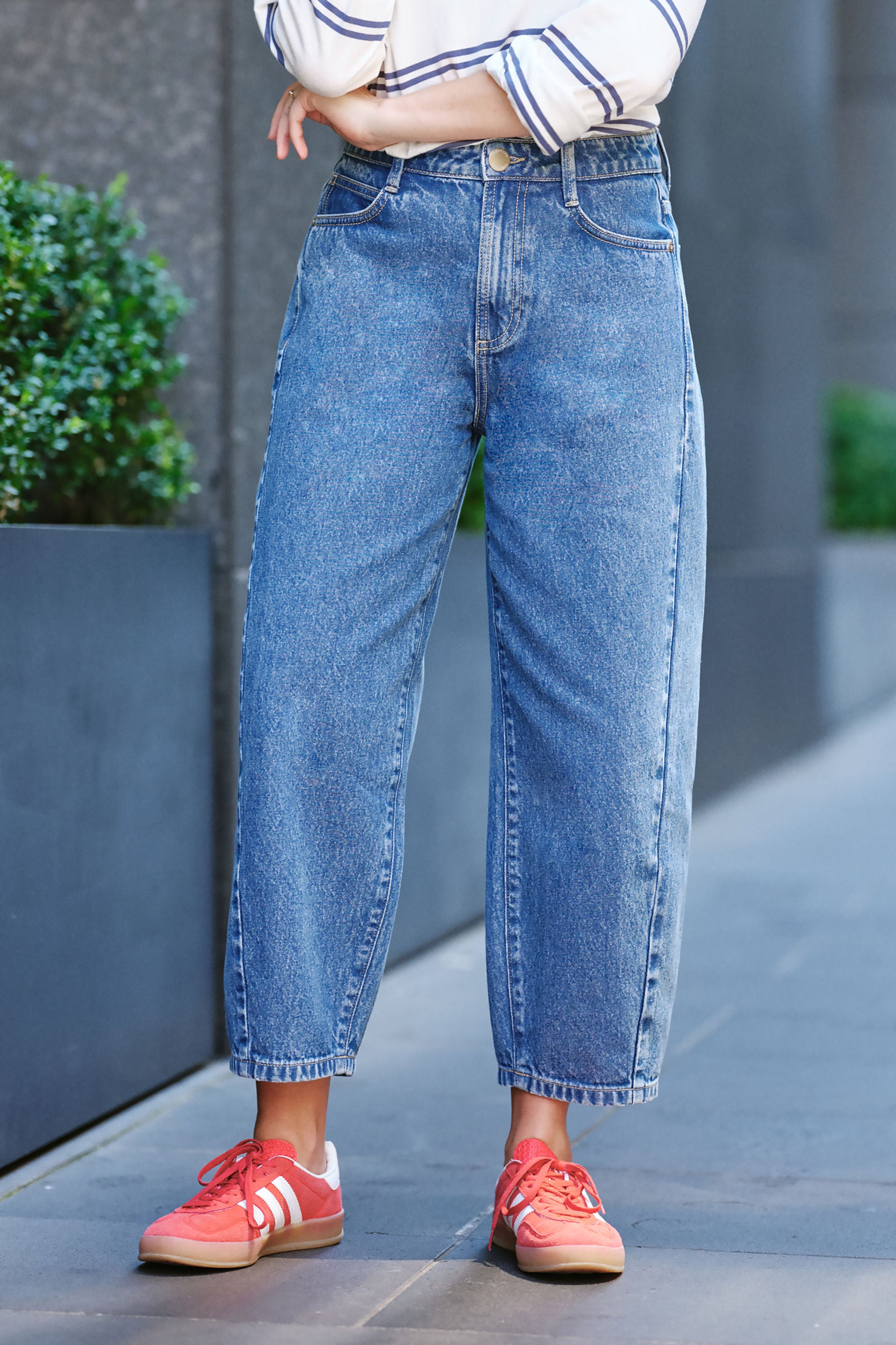 Maggie Tapered Barrel Jean