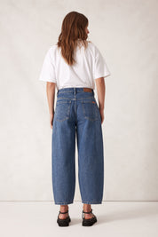 Maggie Tapered Barrel Jean