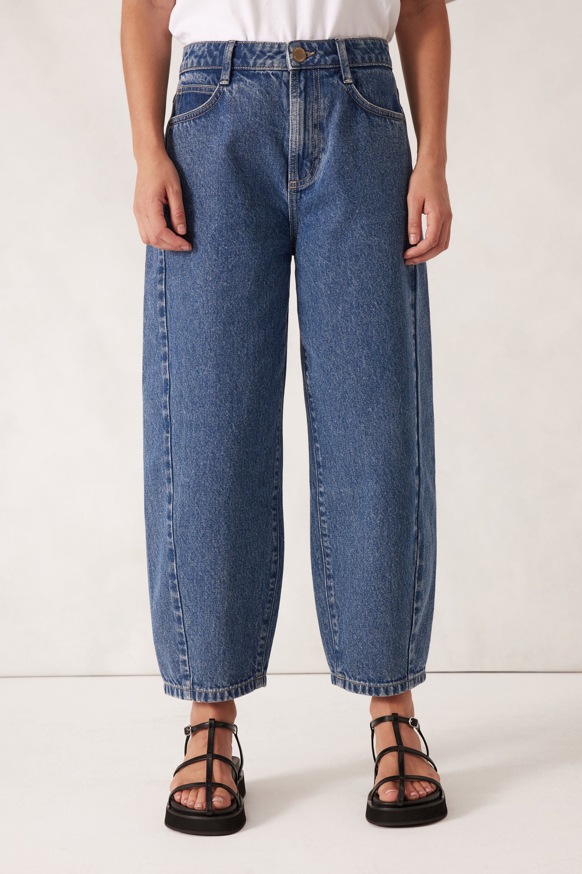 Maggie Tapered Barrel Jean