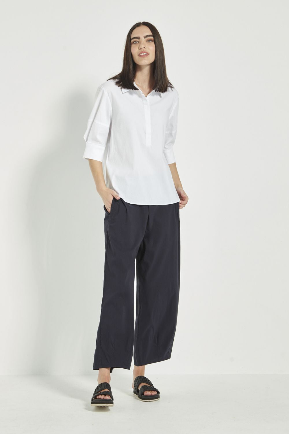 18287-Acrobat_Nori_Top_9746LW_White_Acrobat_Cove_Pant_9903LW_French_Ink__1.jpg