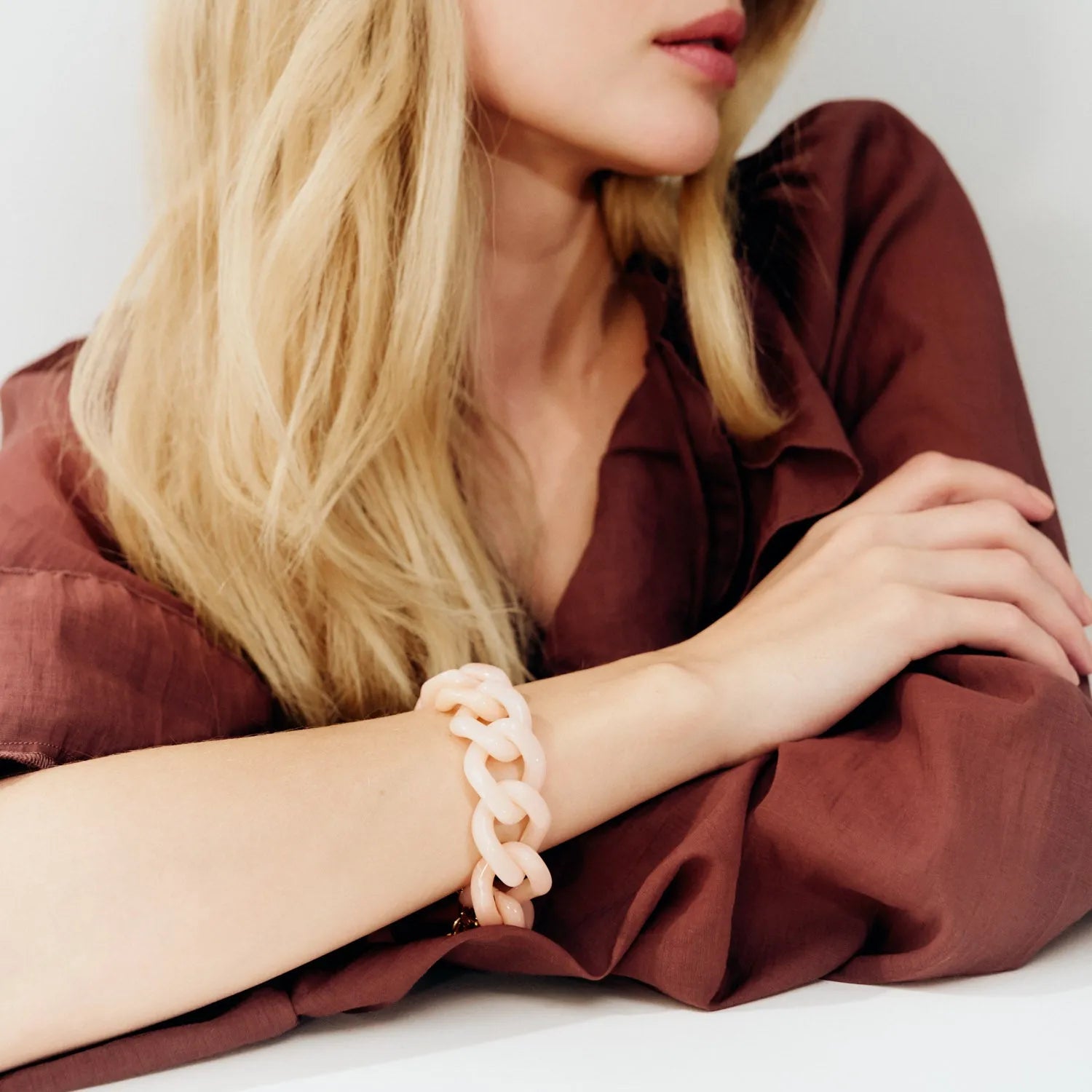 2024-11-26-Vanessa_Baroni_SS25_E-Com-Flat-Chain_Bracelet_044-0183-Processed-Looked-web-low.webp