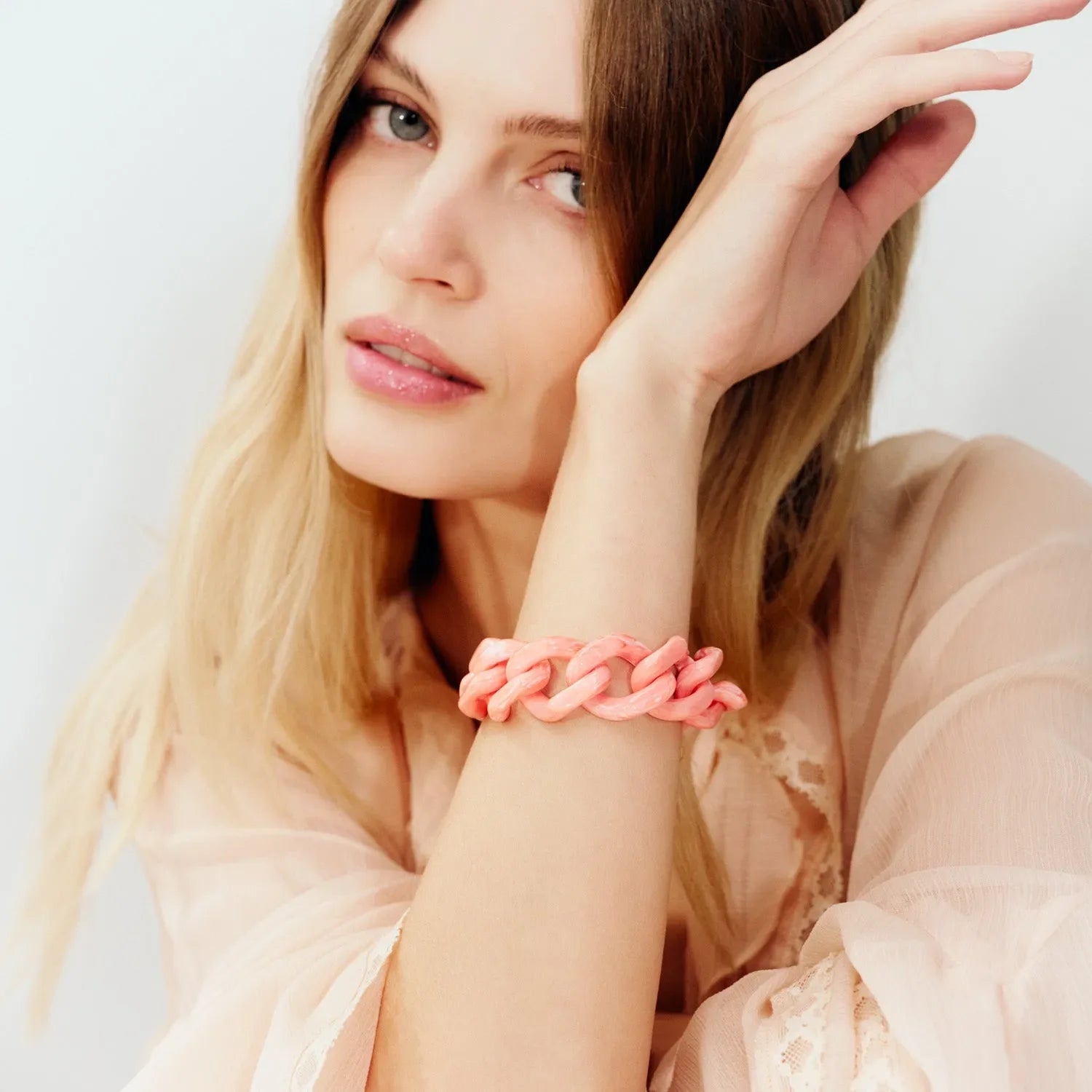 2024-11-26-Vanessa_Baroni_SS25_E-Com-Flat-Chain_Bracelet_75-0337-Processed-Looked-web-low.webp