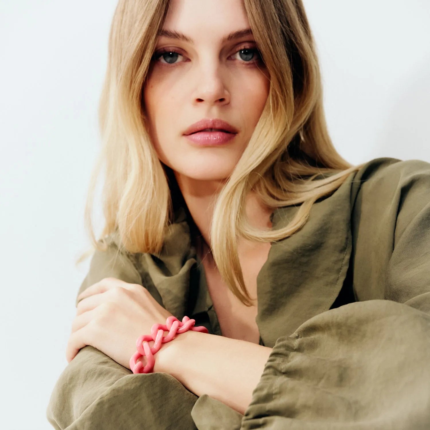 2024-11-26-Vanessa_Baroni_SS25_E-Com-Mini-Flat_Chain_Bracelet_134-0714-Processed-Looked-web-low.webp