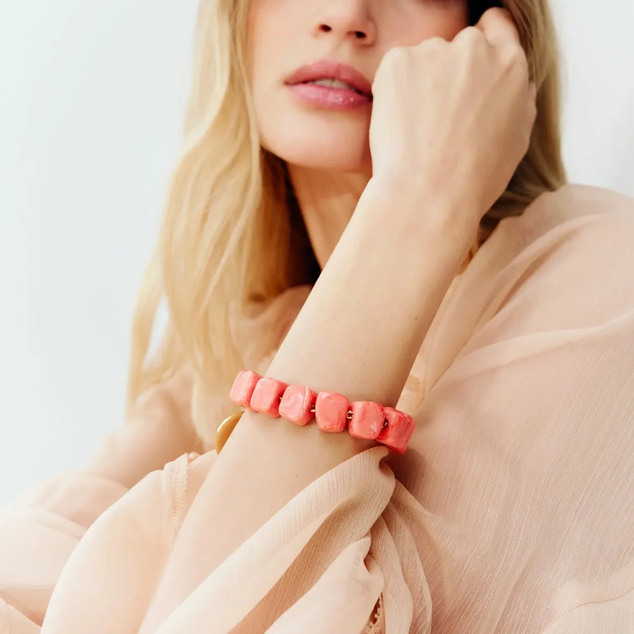 2024-11-26-Vanessa_Baroni_SS25_E-Com-Mini-Organic-Shaped_Bracelet_78-0354-Processed-Looked-web-low_1.webp