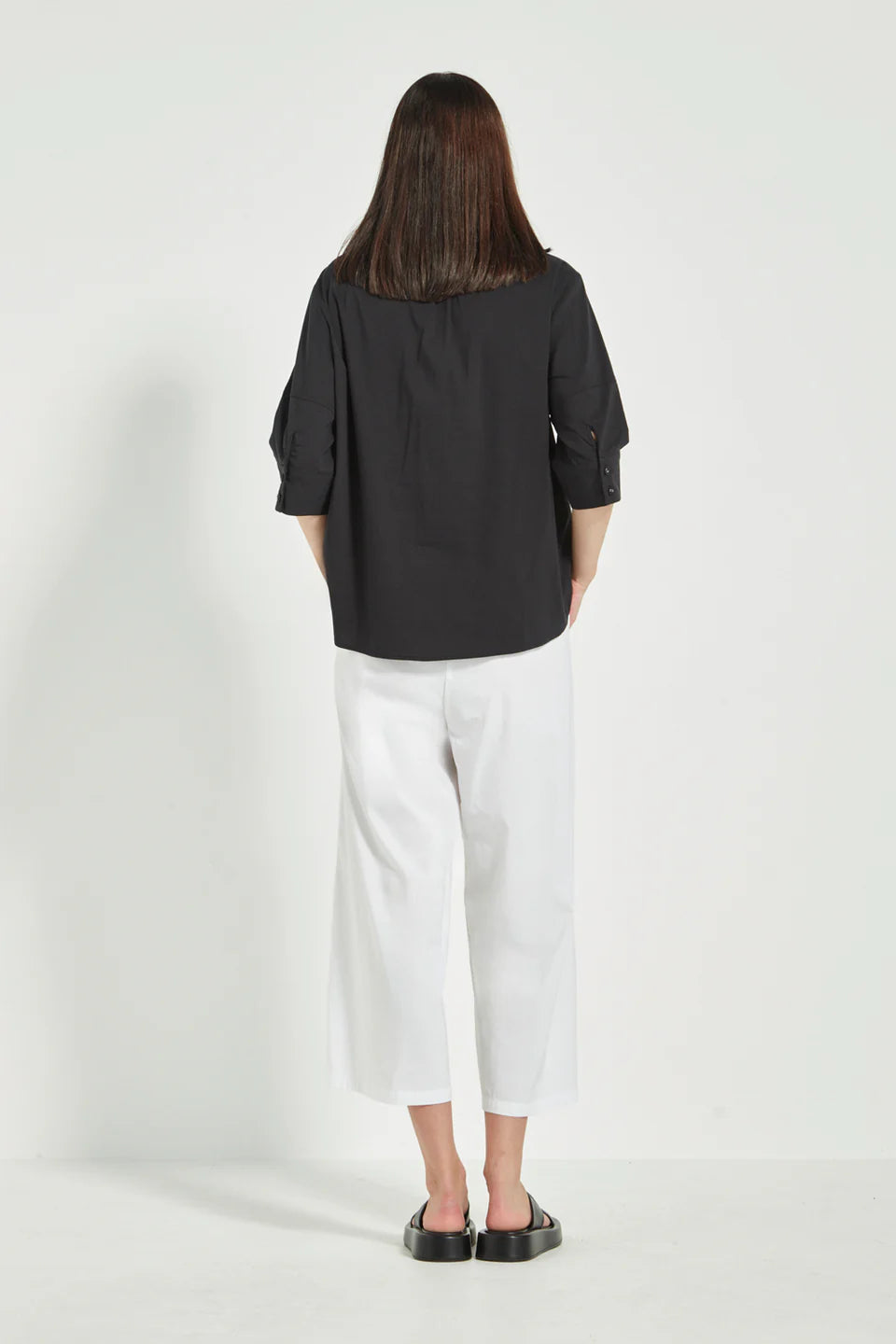 Acrobat_Nori_Top_9746LW_Black_Acrobat_Okawa_Pant_9901LW_White_2.webp