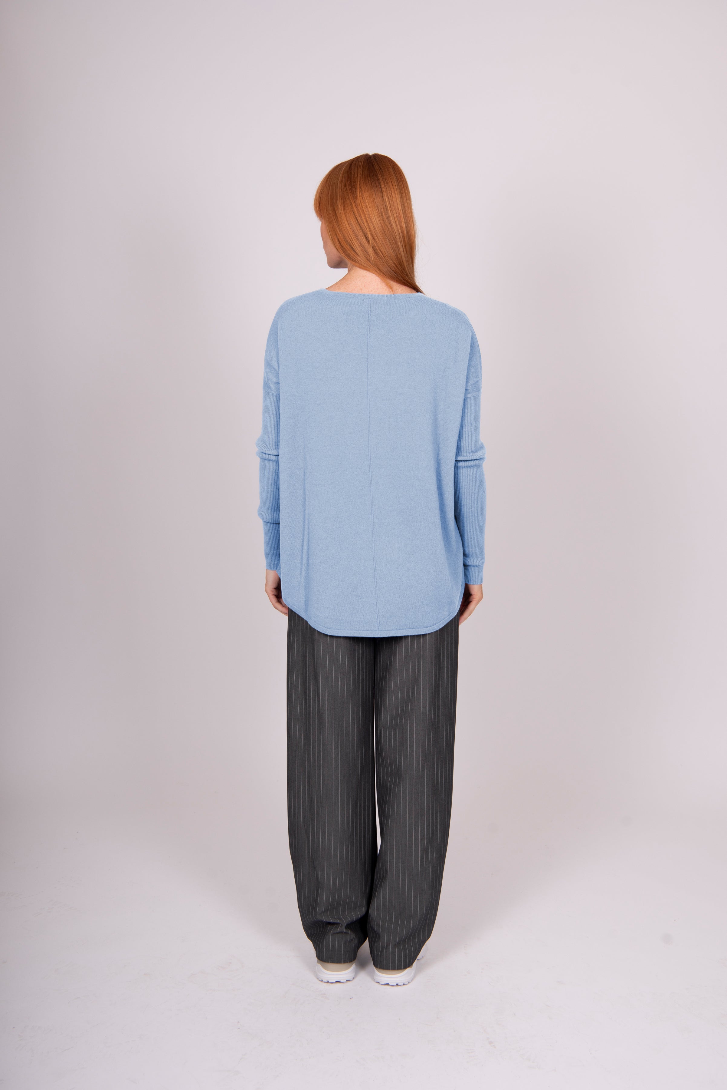Queen Curved Hem Crew
