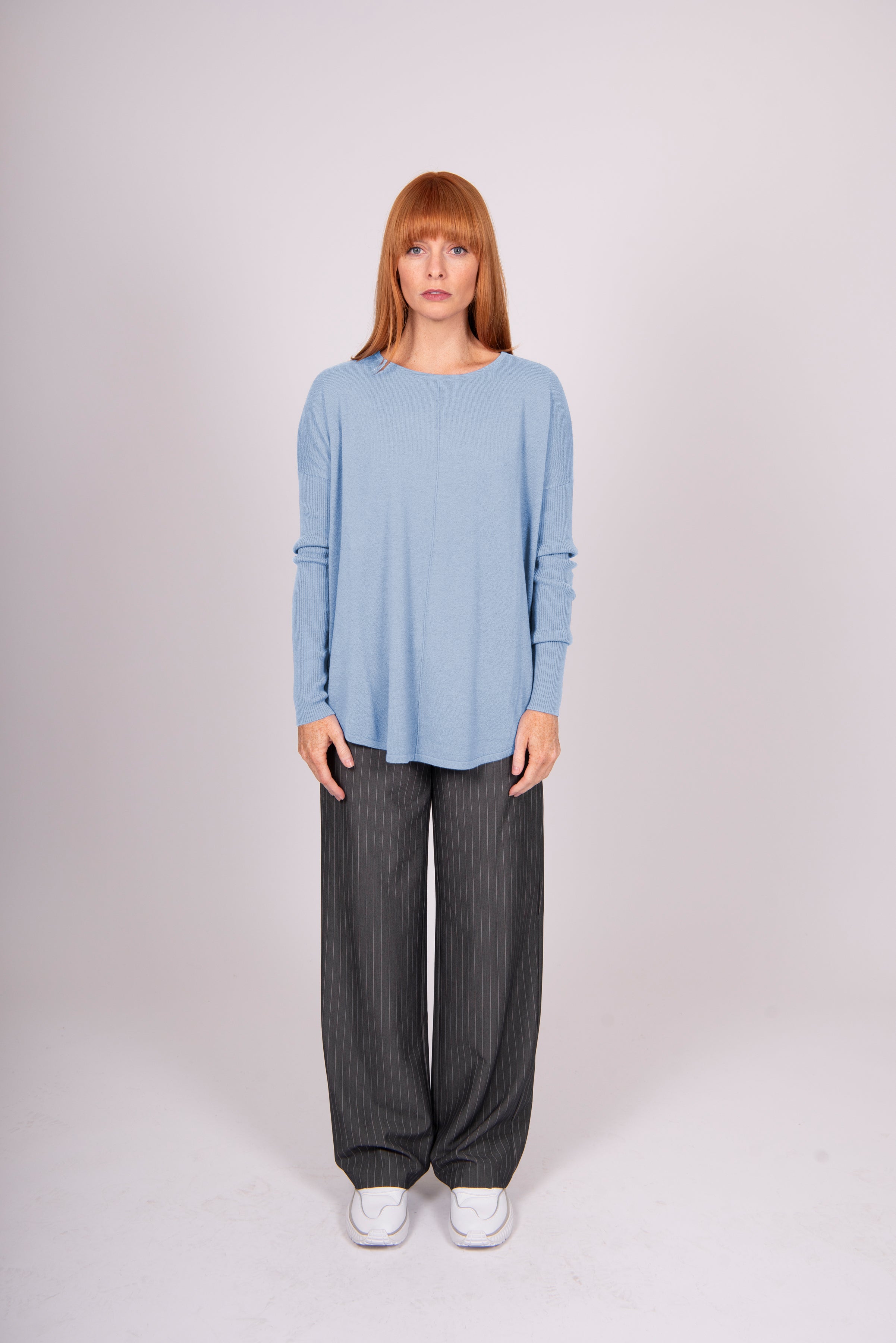 Queen Curved Hem Crew