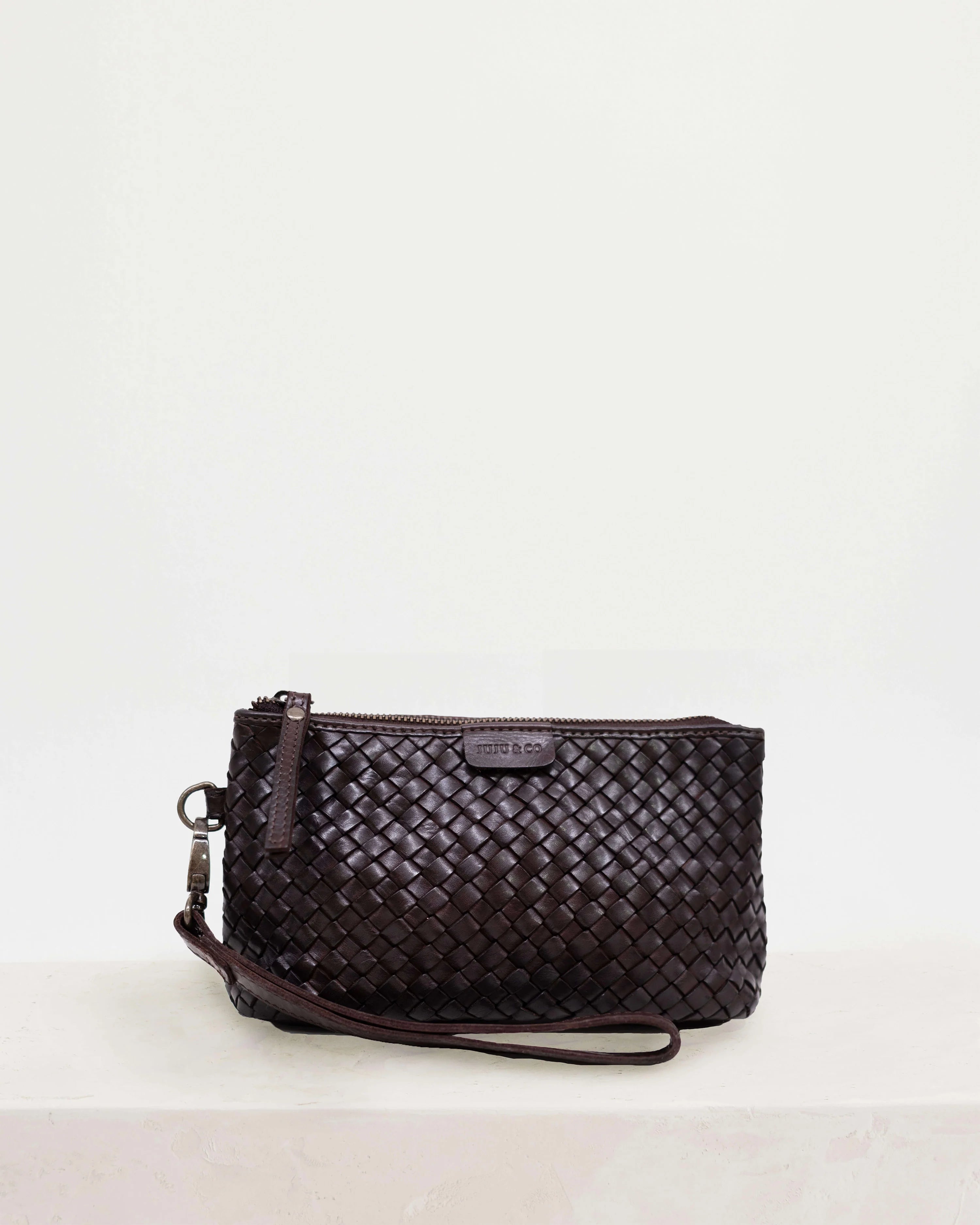Basque-Pouch-Chocolate.webp