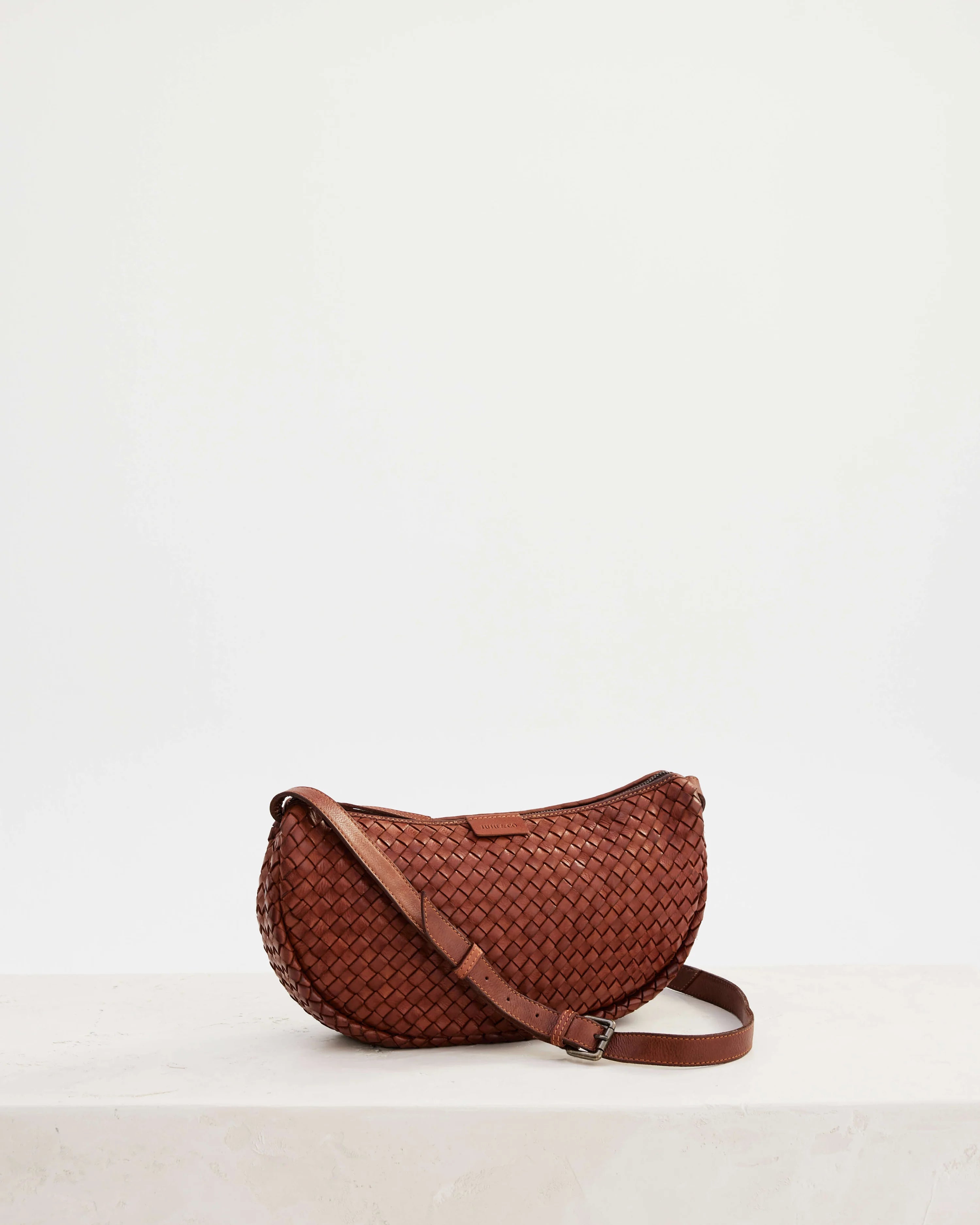 Basque-Sling_AMB_Front_012.webp
