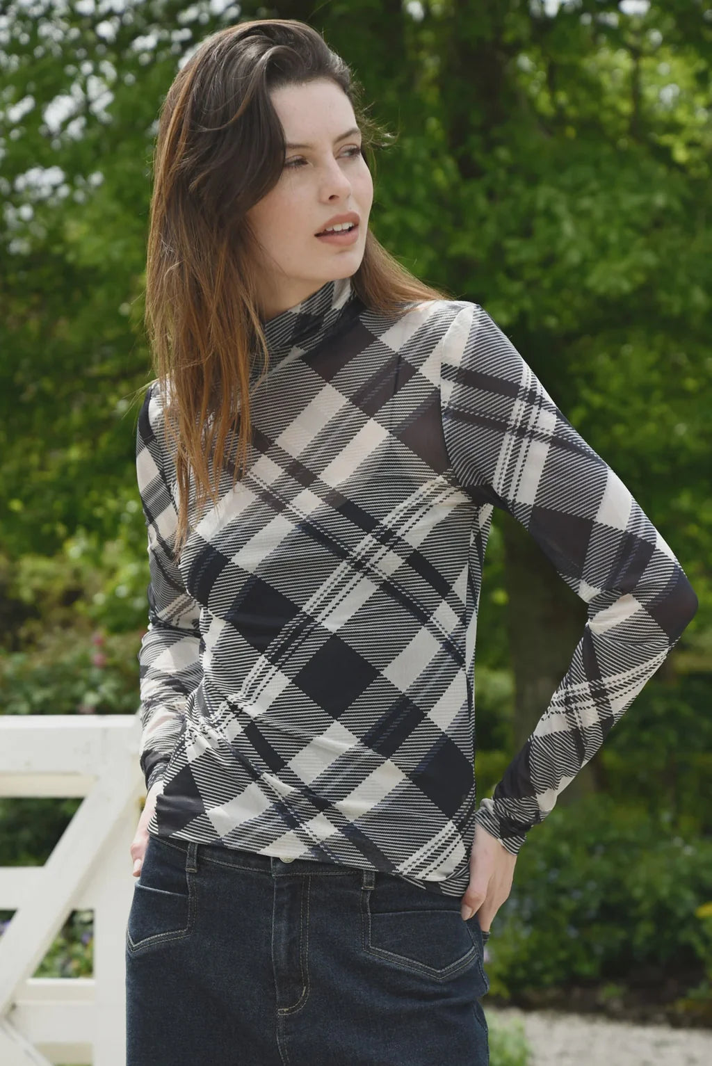 COW26_CHECK_AND_CHECK_AGAIN_IT_S_NECK_AND_NECK_TOP_CO21458-06_STONE_CHECK_1_3.webp