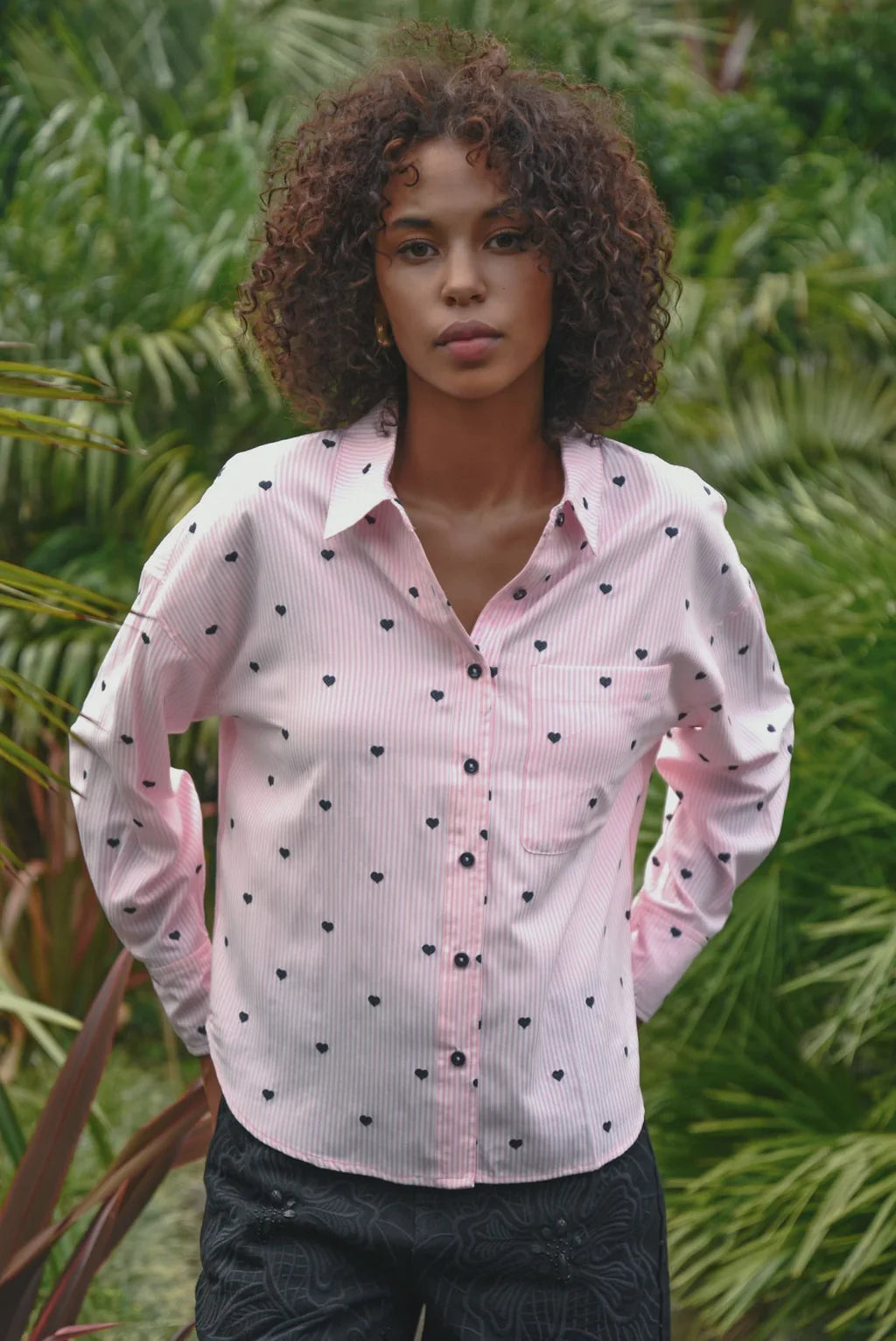 CPSP27_LOVE_ON_THE_LINE_HEART_LINE_SHIRT_CP20027-09_PINK_1_3073_1.webp