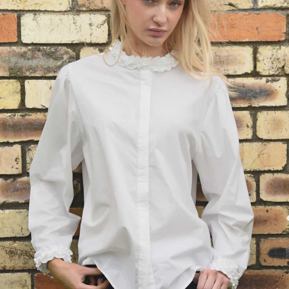 CPW26_LOOKING_POLISHED_PRESSED_FOR_FRILL_SHIRT_CP2980-28_WHITE_1.jpg