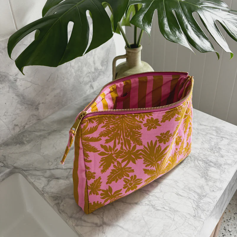 CosmeticBag_Orchid_LocoLiving-17_a5664411-d9d9-4832-9316-93e918776eda.jpg