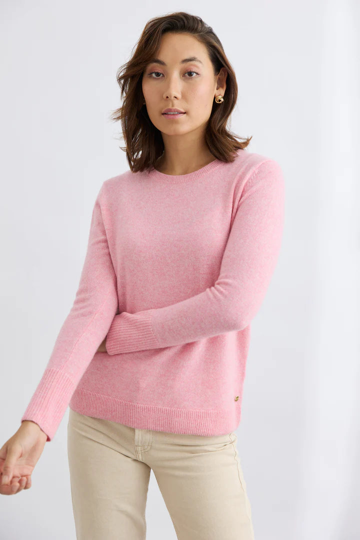 Mia-Fratino-23511-Essentials-Crew-Petal_Feature_3_720x_127e6b97-4e0b-4377-b36b-b7a27142f1ee.webp