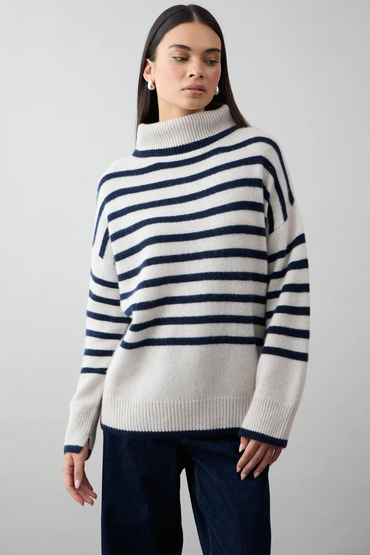 Mia-Fratino-23615-Alabaster-FrenchNavy-Feature-3_720x_3095b690-c76e-4f3e-8bee-d1bb9d75954b.webp