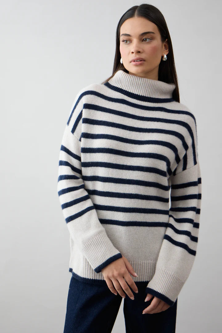 Mia-Fratino-23615-Alabaster-FrenchNavy-Feature-5_720x_48a5f5c5-ff94-4c94-be3f-be9fef1dac20.webp