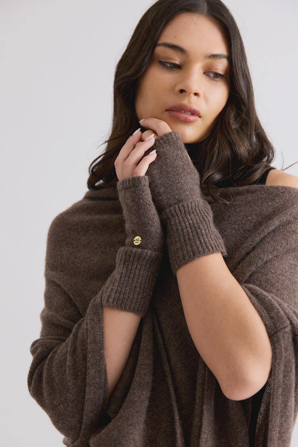 Classic Cashmere Wrist Warmer - Espresso - Presence Hamilton