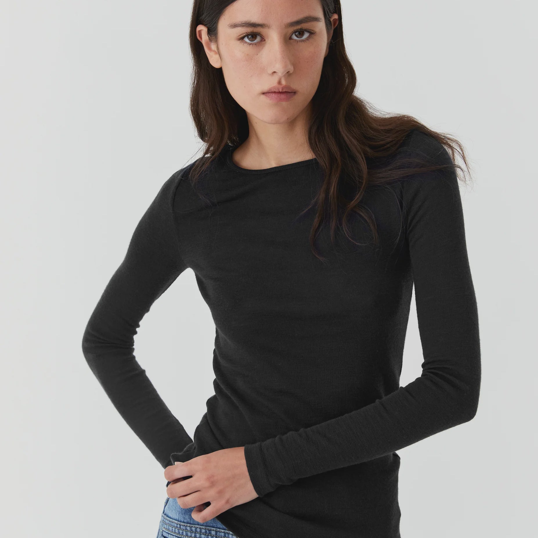 Morrison-AW25-Morri-Merino-Round-Neck-Black_4.jpg