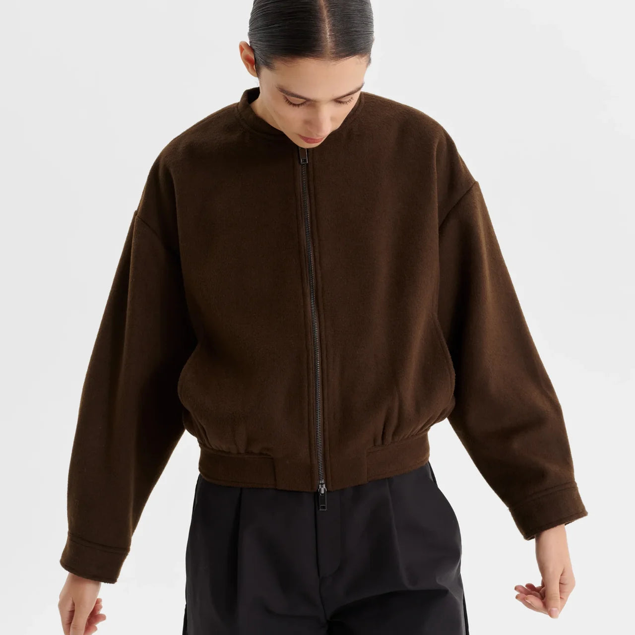 Morrison-AW26-Elio-Bomber-Jacket-Hunter_5_8e5fa876-ccfa-4e50-b8d2-2966b72a2fce.webp