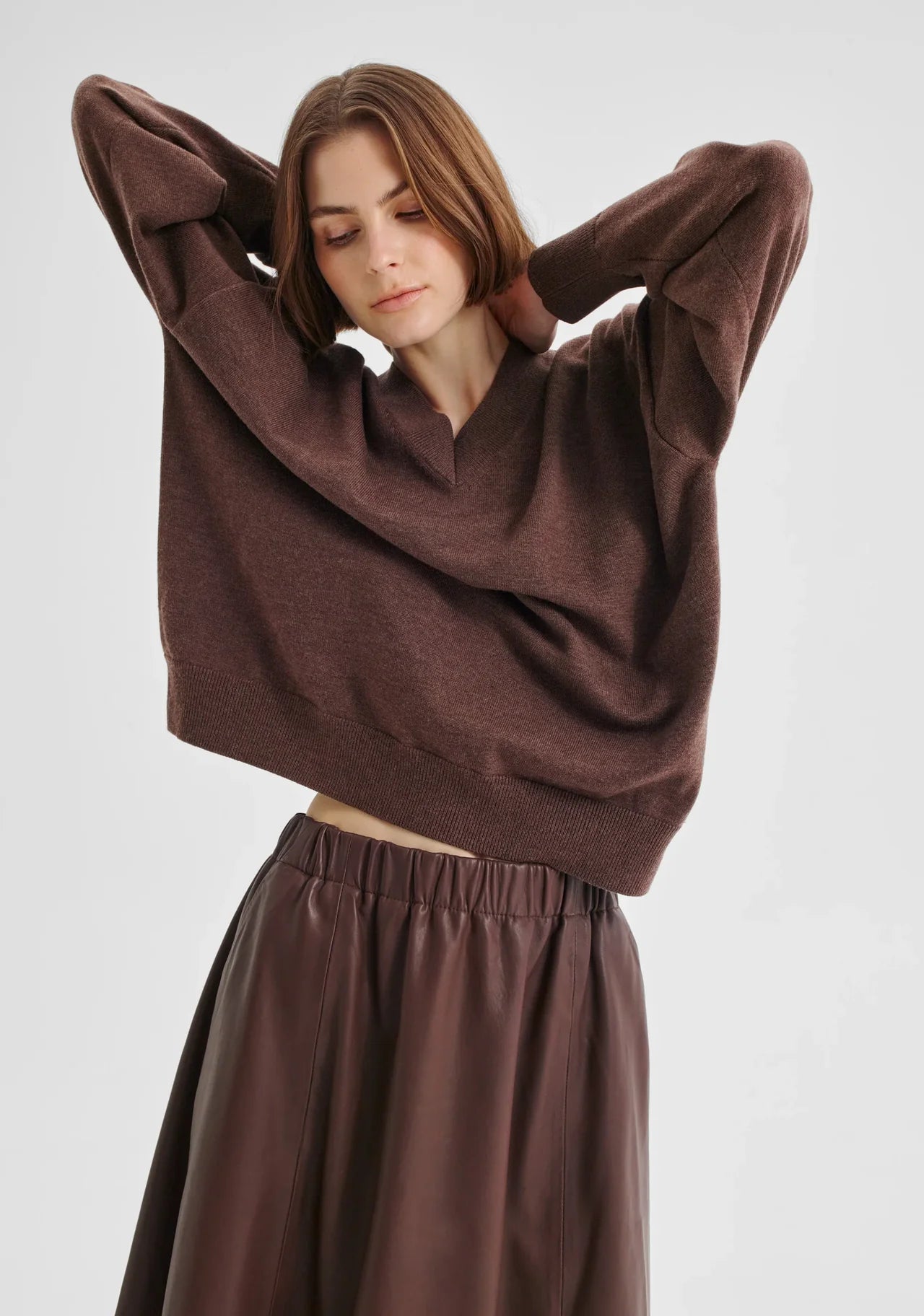Morrison-AW26-Payton-V-Neck-Pullover-Nutmeg_6_f2e64551-24bf-4d2f-8658-cae1725485d6.webp