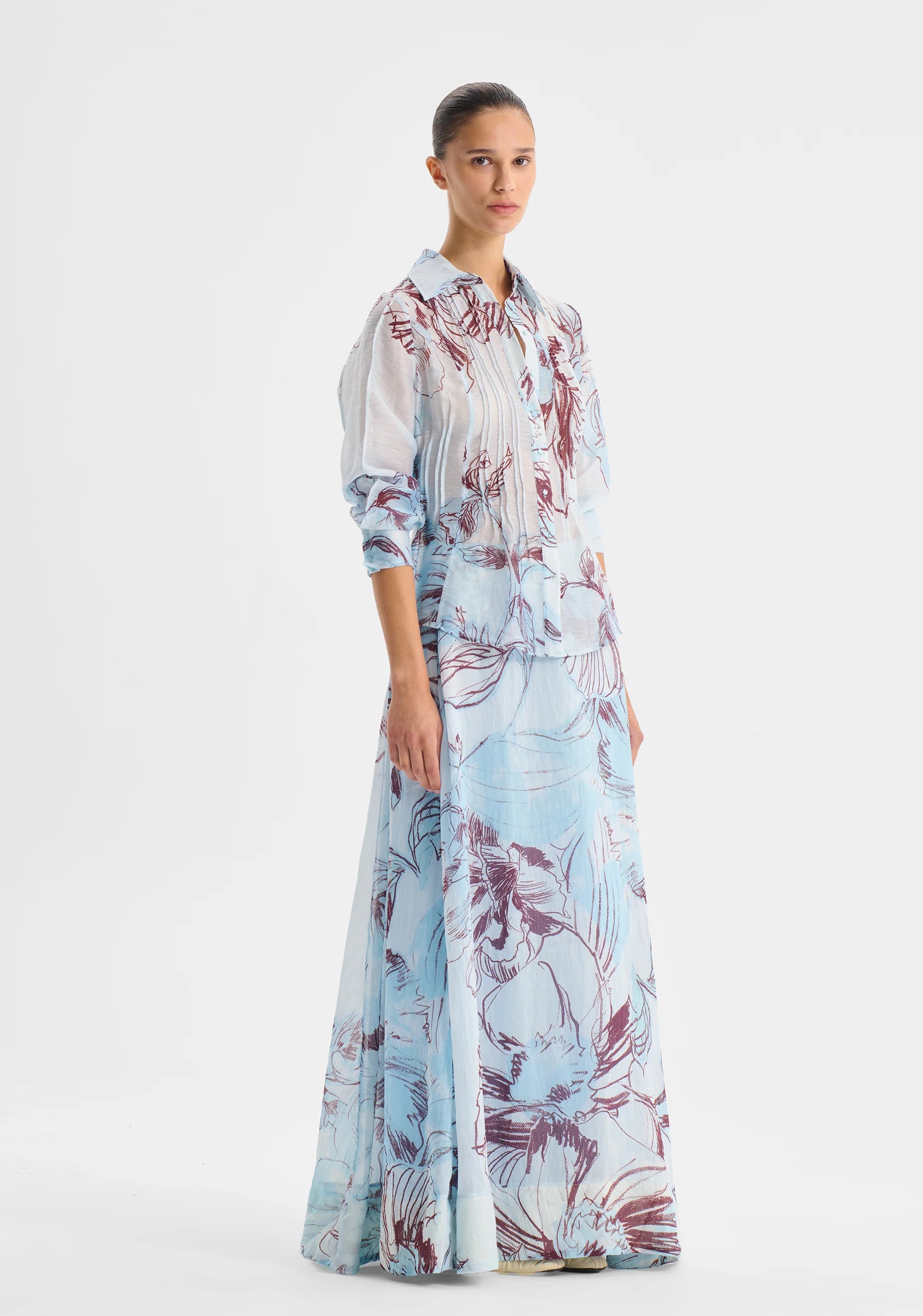 Morrison-SS25-Mae-Shirt-Sky_3.webp