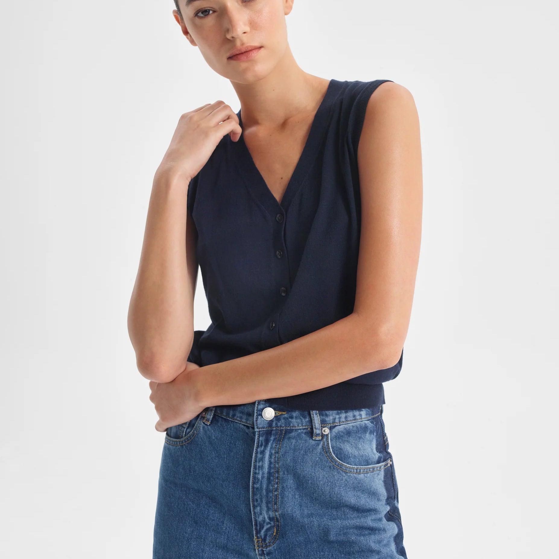 Morrison-SS25-Rhyan-Knit-Vest-Navy-5.webp