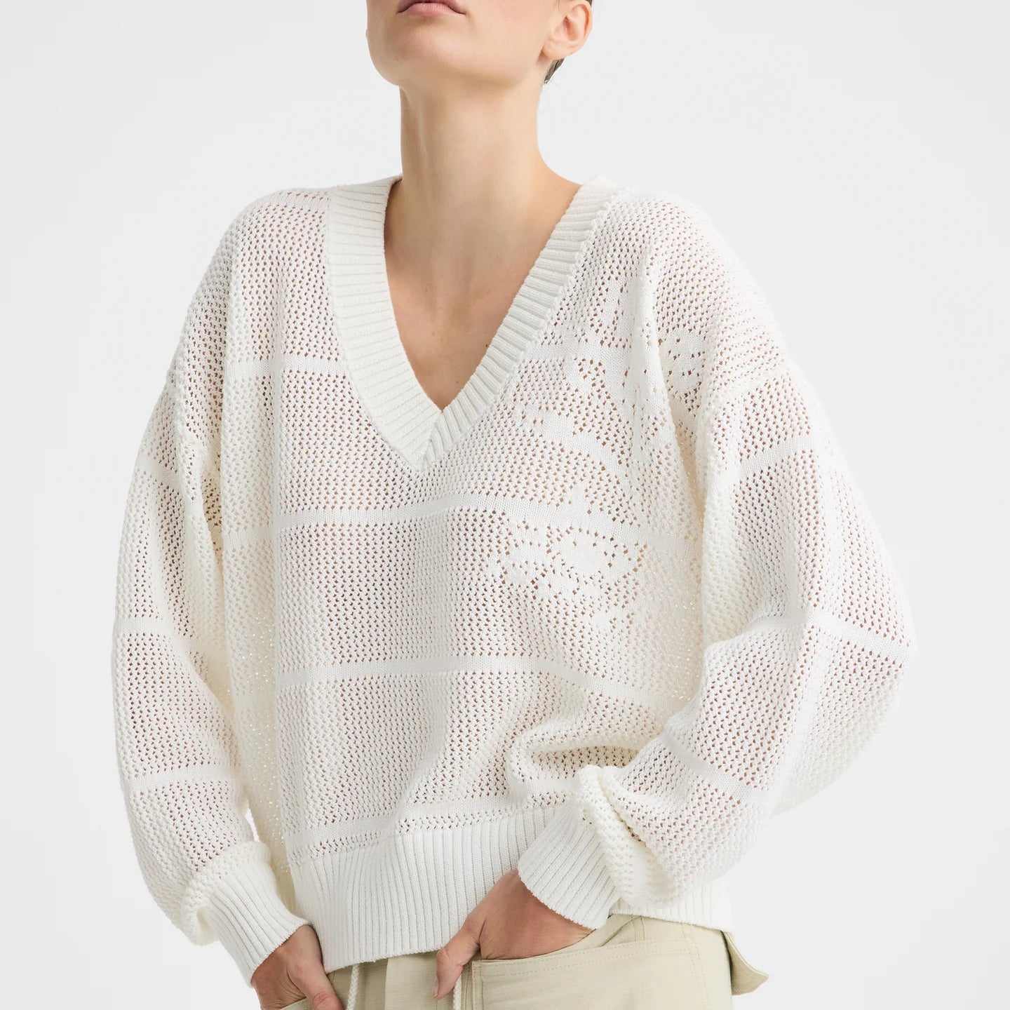Morrison-SS26-Elira-Knit-V-Neck-Pullover-Chalk_4.webp