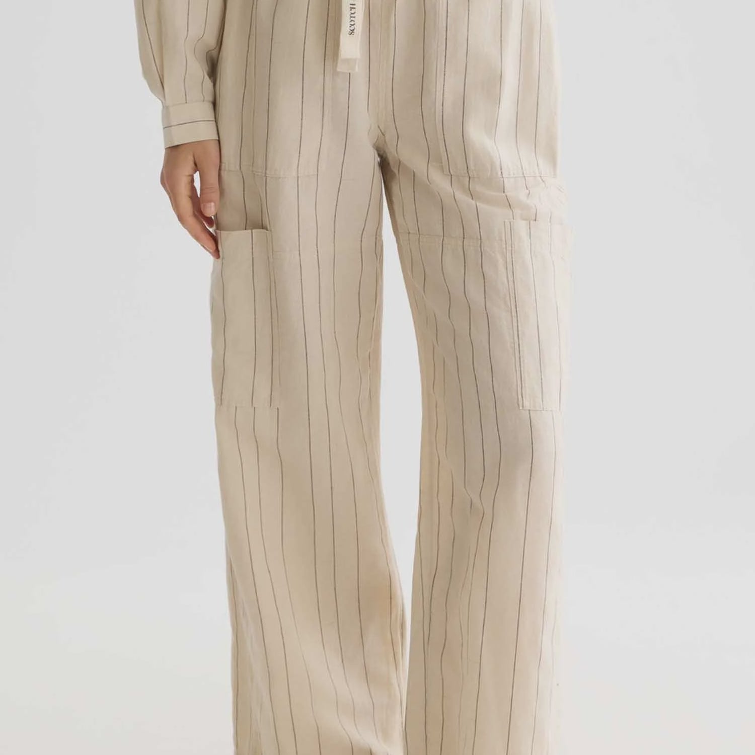 Noa-High-Rise-Wide-Leg-Pants-in-Fog_Scotch-Soda-ULH01353F-2.jpg