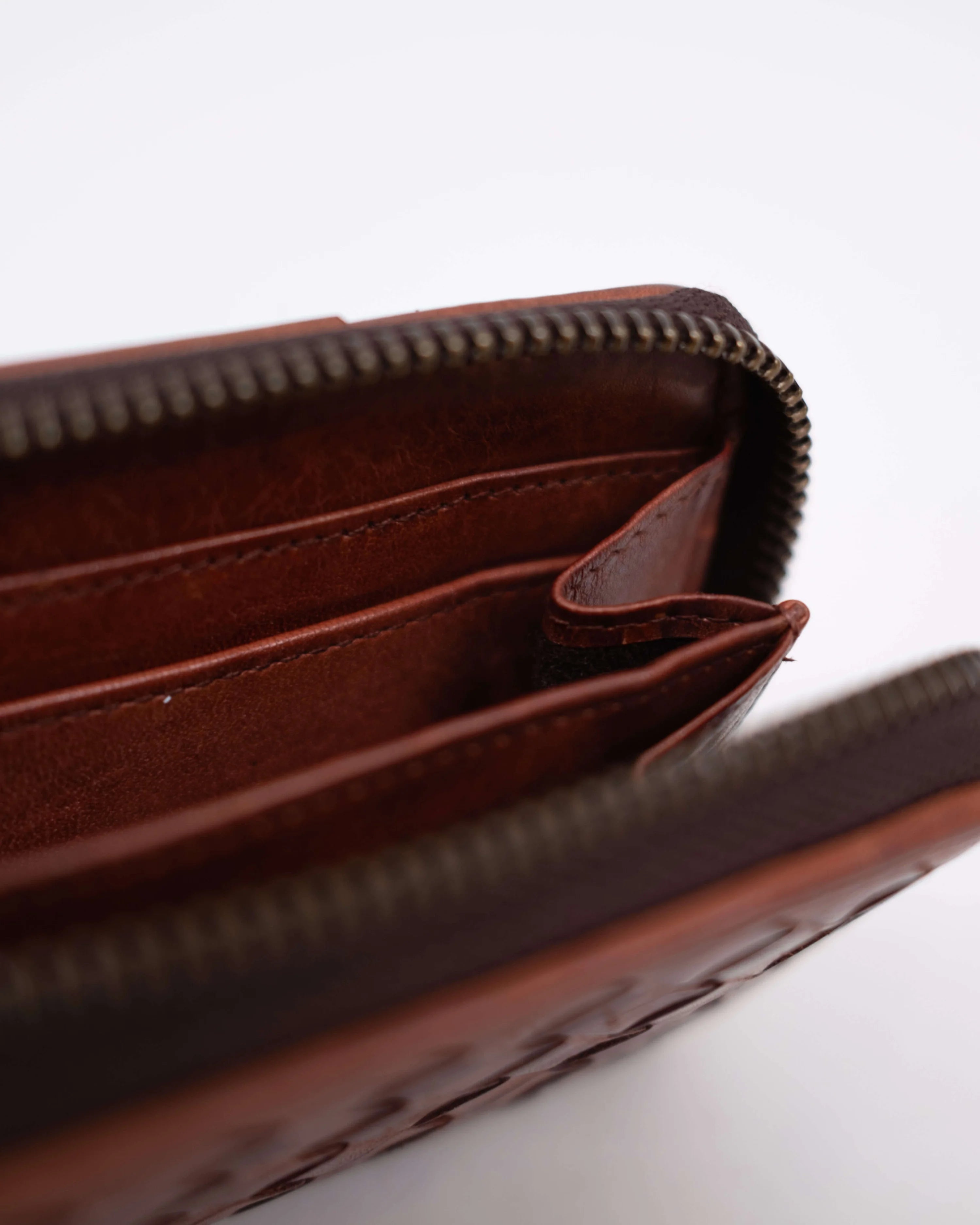 Sm-wallet-inside-amb.webp