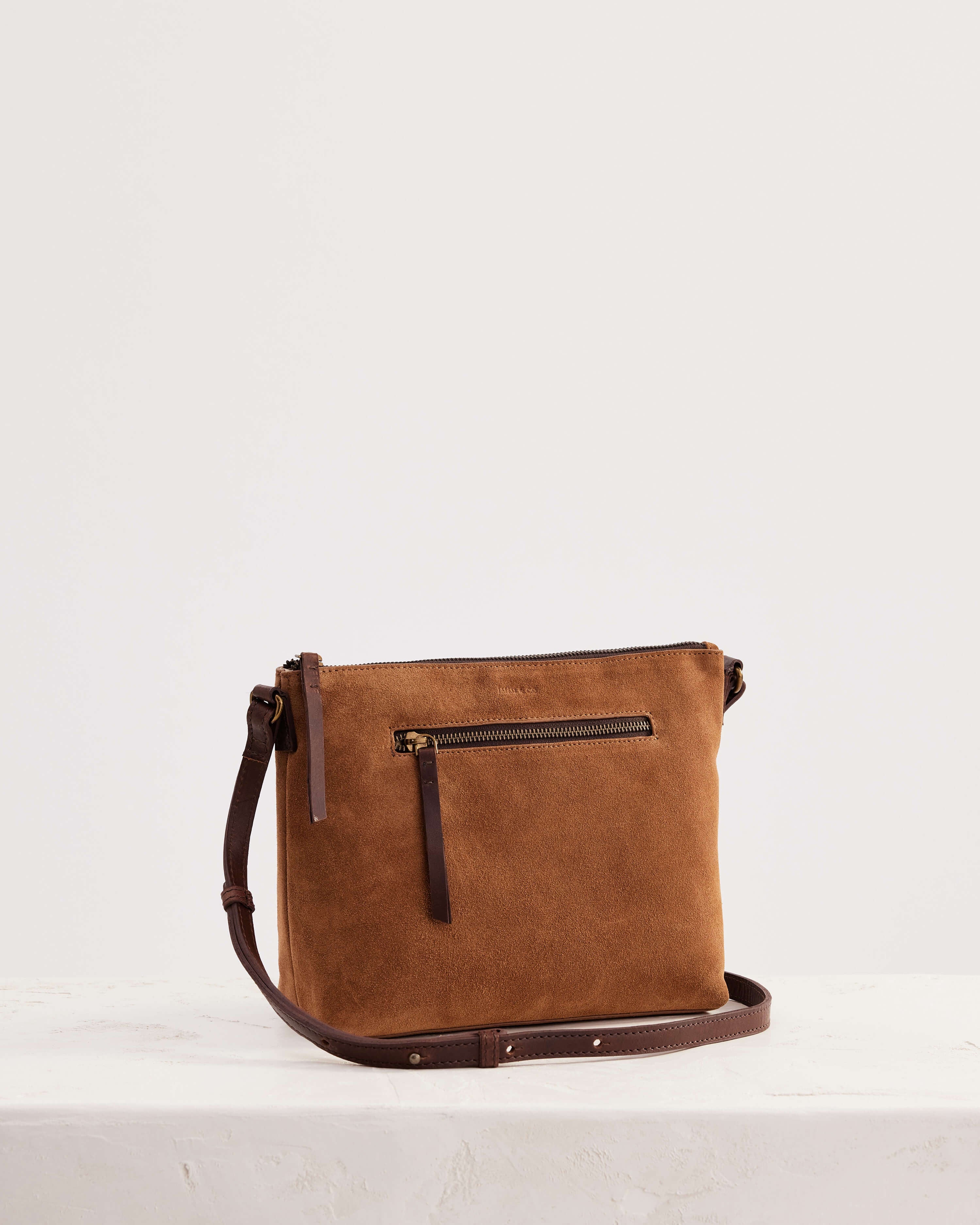SuedeEssential_CAM_Front.jpg