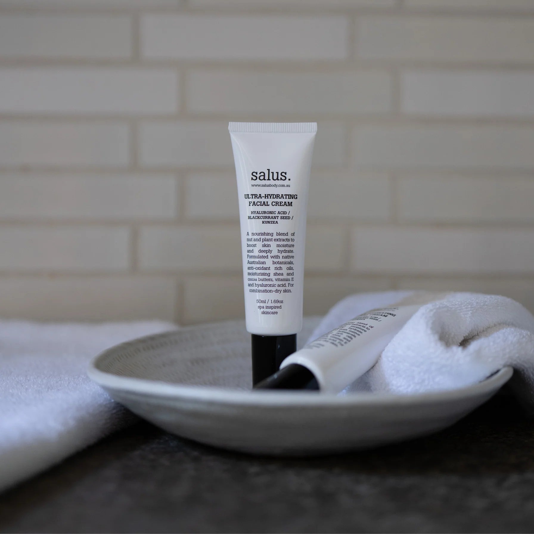 UltraHydratingCreaminBathroomSquare_2048x2048_937512e1-8901-44b0-9993-dc1a4a1334f7.webp