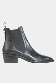 ILA- Black - Presence Hamilton