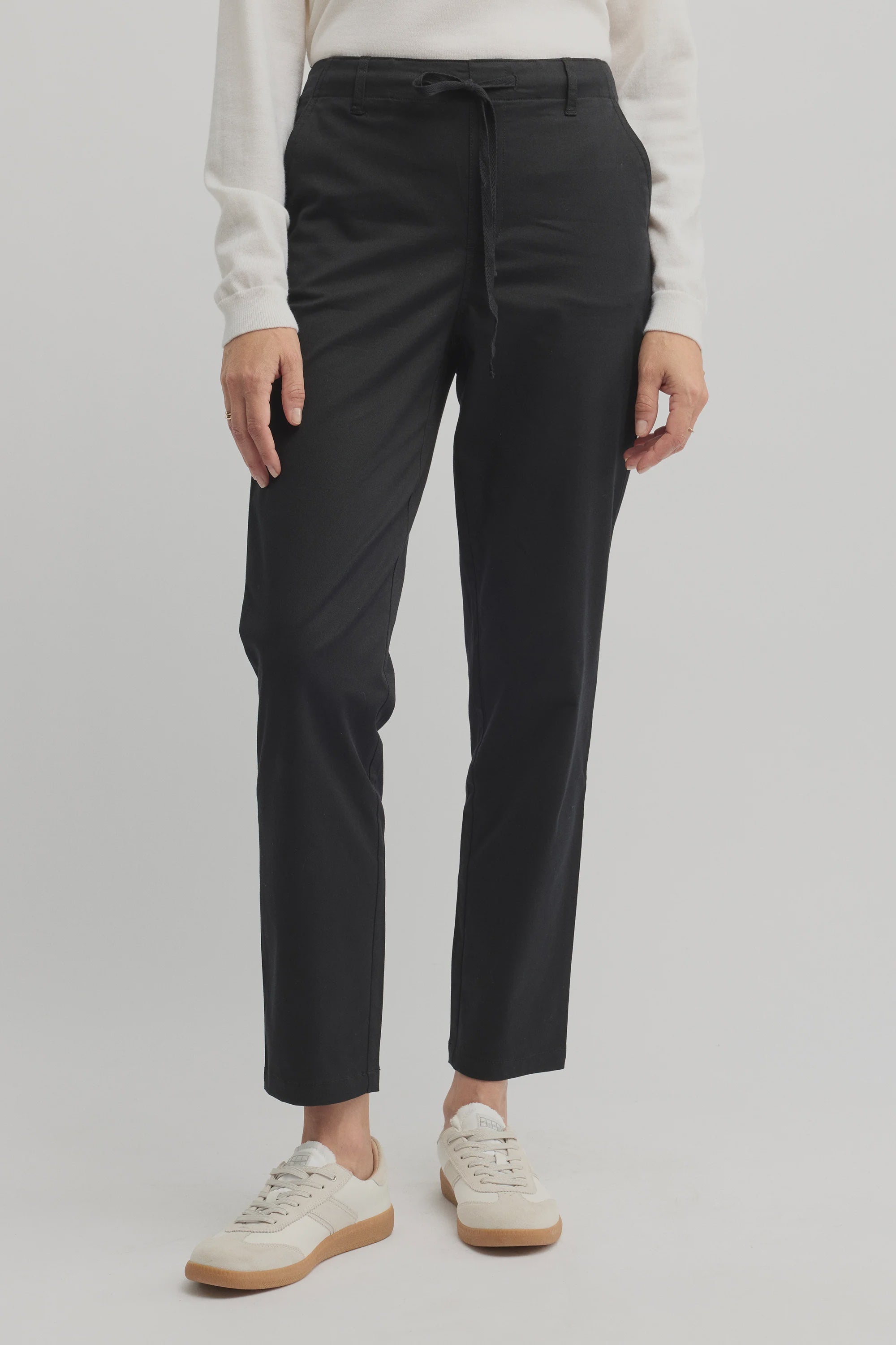 Nova Jogger - Black - Presence Hamilton