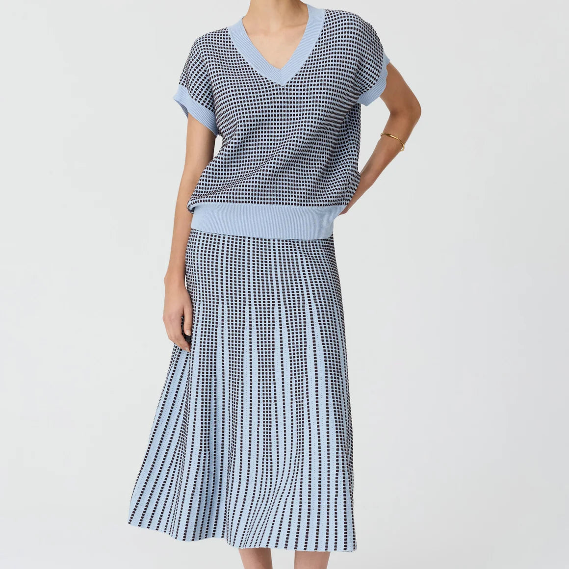 evlyn-knit-top-blue-choc-angled_1160x_crop_center_e39b7112-8184-4df7-987f-6131e4937163.webp