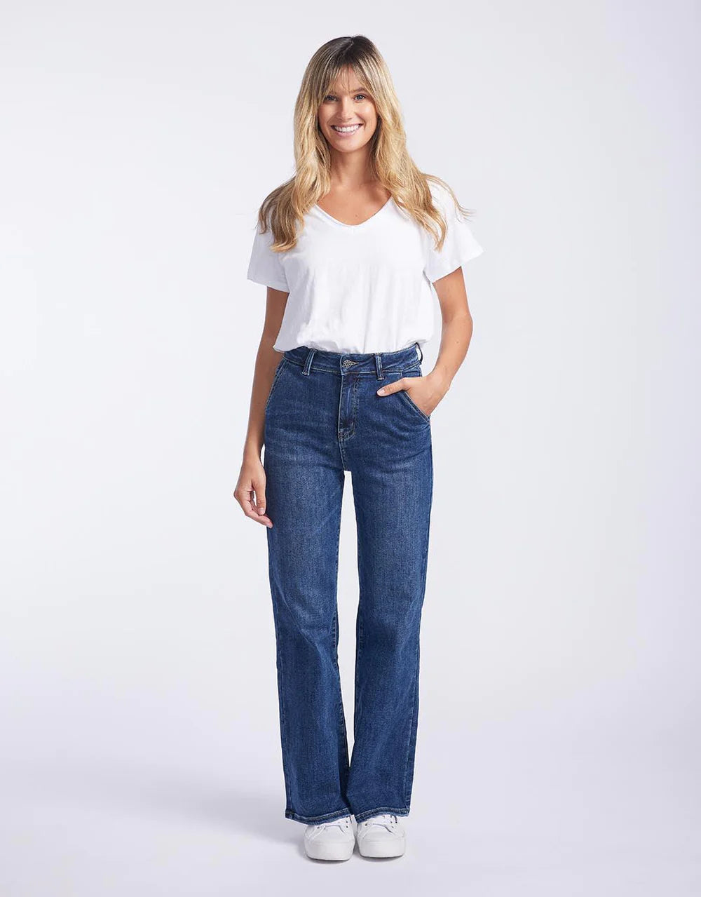italian-star-shirley-jean-denim-jeans-white-and-co-living-2-35107766567228_1000x_7fd31e9d-069e-4dac-a322-ebcc480ae251.webp